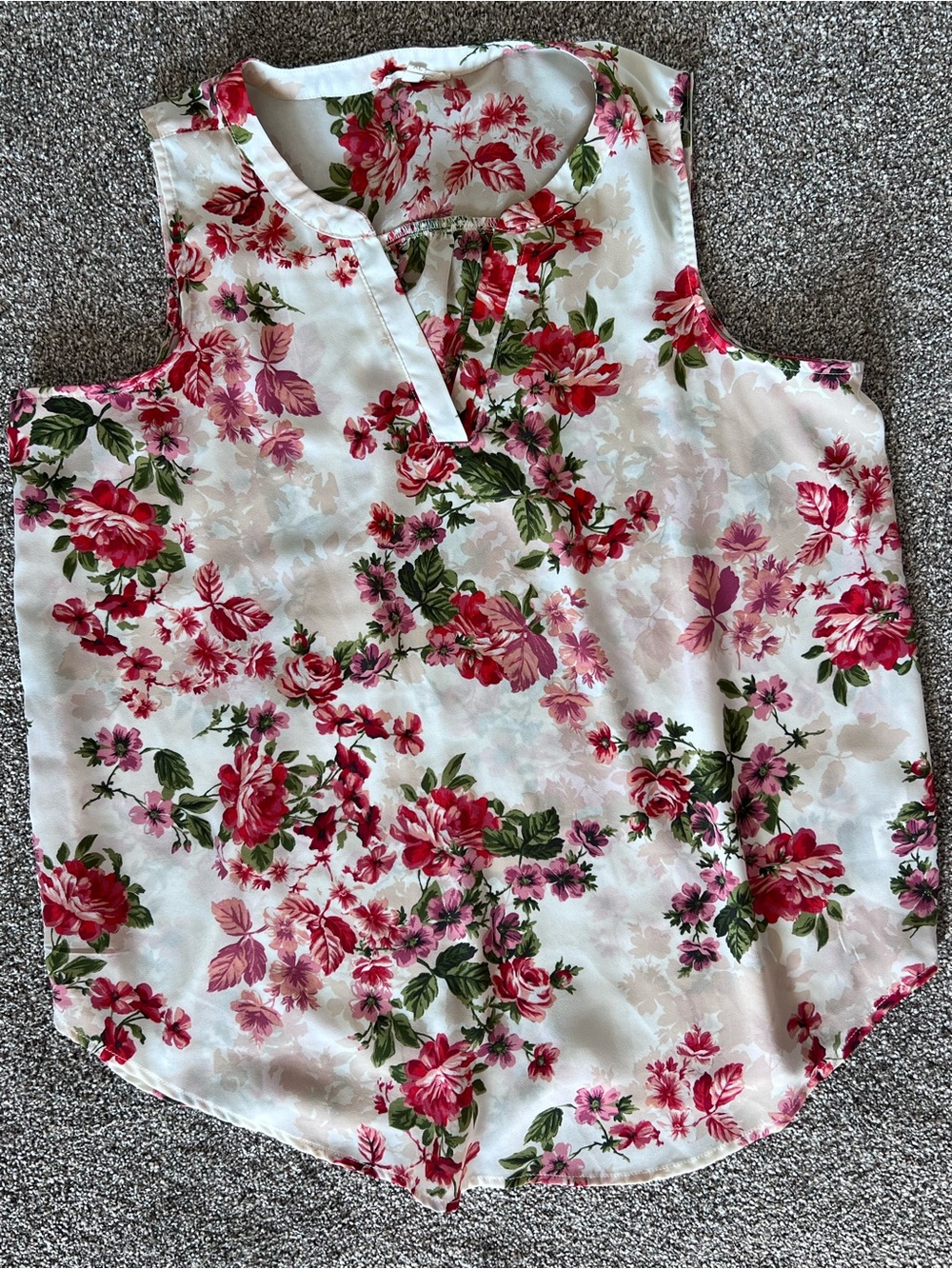 Sleeveless Floral V-Neck Top in Cream and Pink size XL Maurice’s